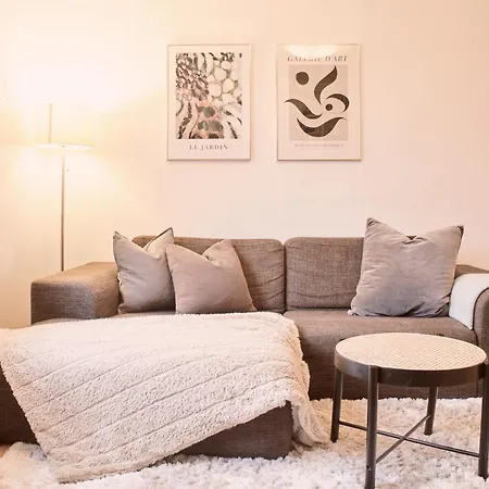 Cozy One Bedroom With Balcony Apartmán